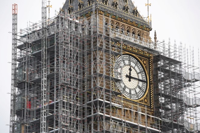 Račun za obnovo znamenitega londonskega stolpa z uro Big Bena postaja vse višji.
