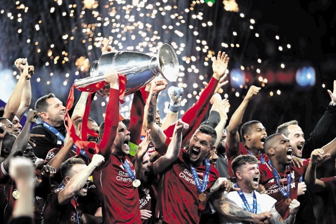 Liverpool v prvem krogu izločilnih bojev z vročim gostovanjem v Madridu začenja obrambo evropskega naslova.