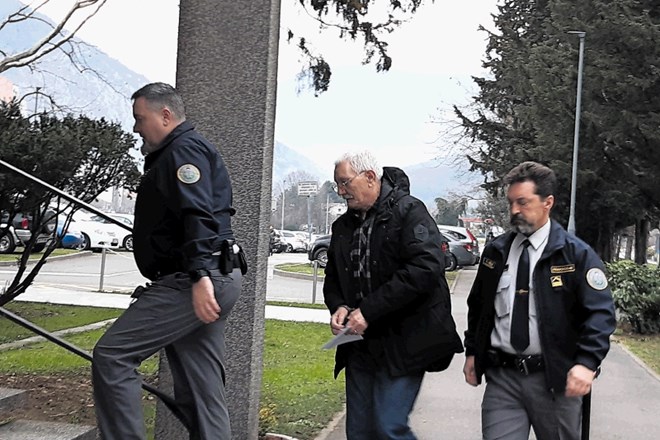 Sodbo Draganu Kukanji, obtoženemu umora matere in še treh drugih kaznivih dejanj, bo sodnik sodbo izrekel predvidoma 9....
