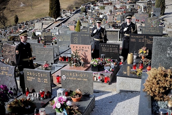 V Pahorjevem uradu so se poklonili Drnovšku ob obletnici njegove smrti