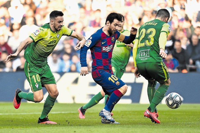 Lionel Messi je v soboto zabil štiri gole proti Eibarju in se ogrel za gostovanje v Neaplju.