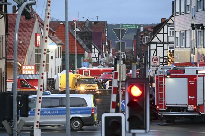 V nemškem Volkmarsnu po zadnjih podatkih več kot 50 poškodovanih
