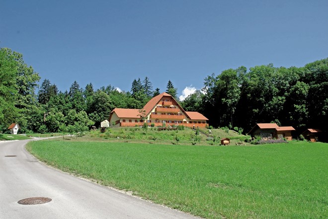 Čebelarski center Slovenije na Brdu pri Lukovici arhiv ČZS