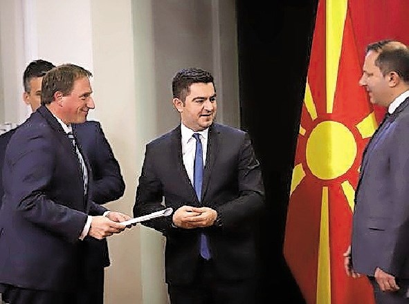 Član uprave GEN-I in direktor družbe GEN-I Sonce DOOEL Skopje dr. Igor Koprivnikar (levo), Krešnik Bekteši, minister za...