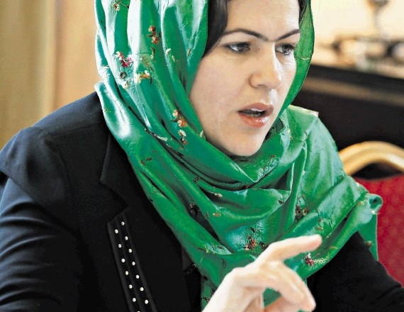 Fauzia Kufi na pogajanjih s talibani zastopa  afganistanske ženske.