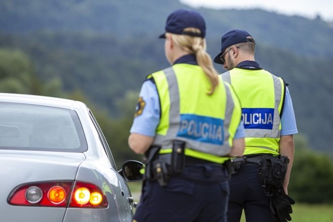 Največ pritožb nad delom policistov s področja varnosti cestnega prometa ter javnega reda in miru