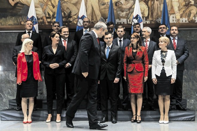 Ministri odhajajoče vlade Marjana Šarca premišljujejo o bodoči karieri.