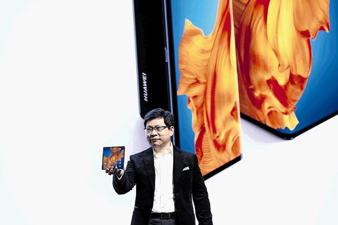 Mate xs je predstavil izvršni direktor Huaweijevega oddelka za potrošniško elektroniko Richard Yu.
