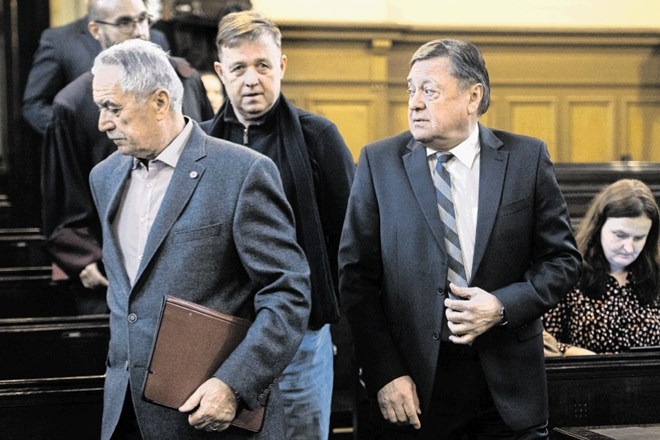 Tožilstvo ljubljanskemu županu Zoranu Jankoviću očita, da naj bi nekdanjima direktorjema Grepa Zlatku Sraki (prvi z leve) in...