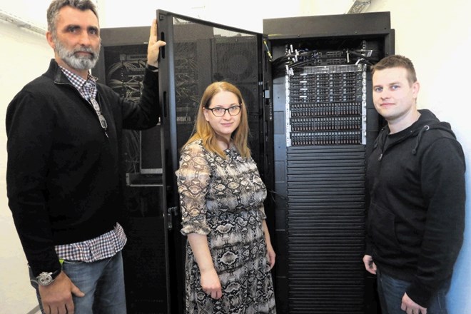 »Superračunalnik z lahkoto hkrati opravlja ogromno število različnih nalog. To je tudi njegov namen,« pravi informatik na HPC...