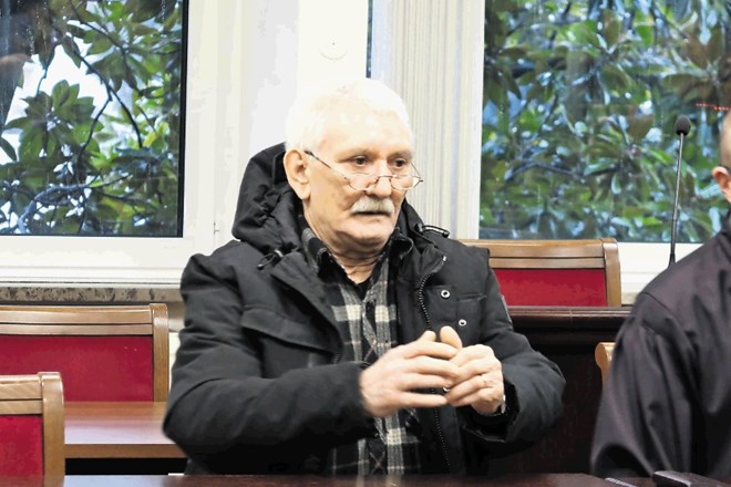 Draganu Kukanji, obtoženemu naklepnega umora  matere, grozi 30 let zapora.