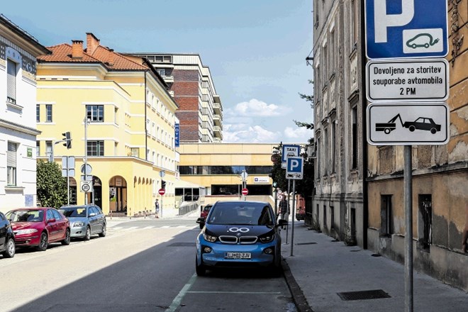 Mestna občina Ljubljana je dovoljenje za uporabo občinskih parkirnih prostorov za souporabo vozil izdala  družbi Avant Car,...