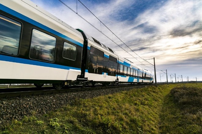 V Slovenijo prihaja prvi v nizu novih vlakov