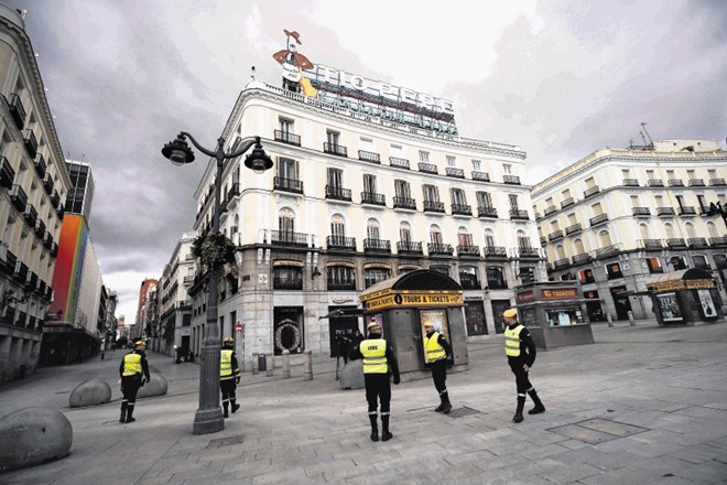 Španska vlada je v okviru boja s koronavirusom na ulice poslala vojsko in posebne varnostne sile. Na fotografiji: znameniti...