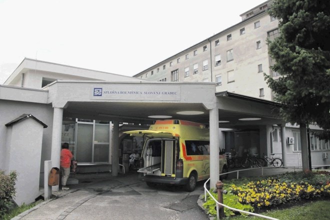 Od včeraj imajo tudi v slovenjgraški bolnišnici štiri zaposlene, pri katerih so testi potrdili okužbo s koronavirusom, zato...