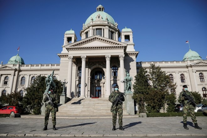 Vojska pred srbskim parlamentom.