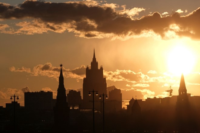Kremelj ob sončnem zahodu.