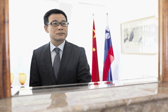 Wang Shunqing, kitajski veleposlanik: Vidimo luč na koncu tunela epidemije