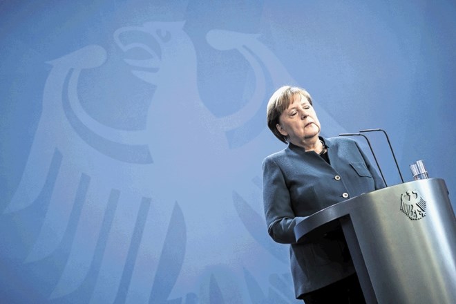 Nemška kanclerka se je ob iztekanju dolge politične kariere znašla pred svojim največjim voditeljskim izzivom.
