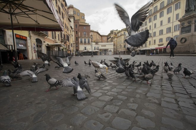 Upad turistov v Rimu občutijo tudi revni