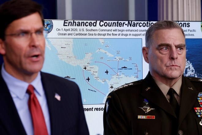 Ameriški minister za obrambo Mark Esper (levo)  in poveljnik združenega poveljstva general Mark Milley (desno).