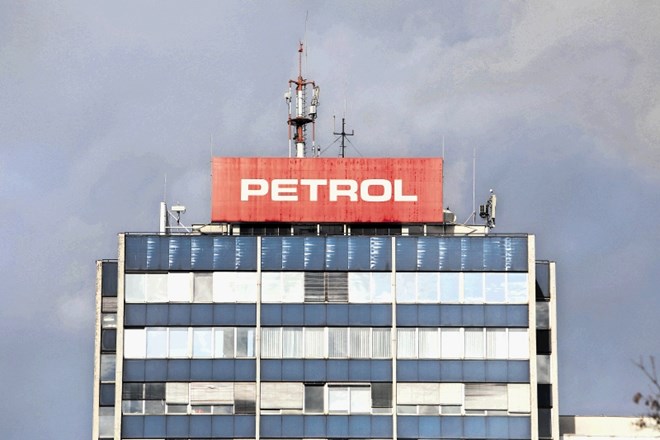 Prodaja Petrola ponekod upadla za polovico, skupščina družbe preklicana