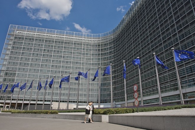 Bruselj priporoča skupen pristop k uporabi mobilnih podatkov v pandemiji