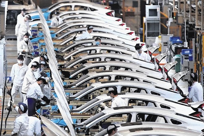 V Wuhanu je polno stekla tudi proizvodnja vozil v obratu Dongfeng Honda. 12.000 zaposlenih zdaj dela nadure, da bi...