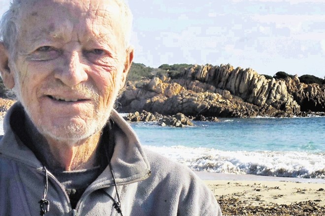 Mauro Morandi že od leta  1989 živi v prostovoljni osami na otoku Budelli.