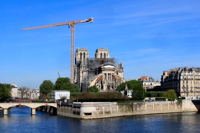 Macron ob obletnici požara obljublja obnovo Notre-Dame v petih letih