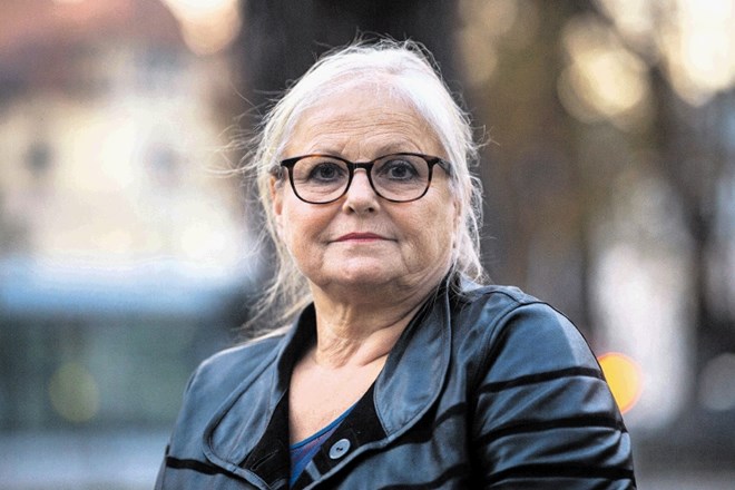 Biserka Marolt Meden, predsednica Srebrne  niti,  v  času koronakrize opaža, da so starejši povsod odveč – v zdravstvu, v...