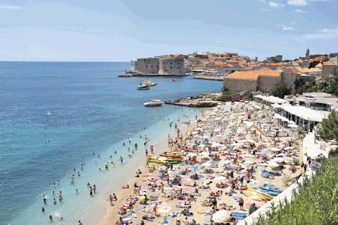 Takšnih prizorov letos v Dubrovniku in na hrvaških plažah skoraj gotovo ne bo.