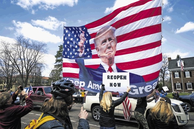 V St. Paulu v Minnesoti so se nekateri odzvali pozivu Trumpa in na ulicah protestirali proti ukrepom zvezne države, ki je...