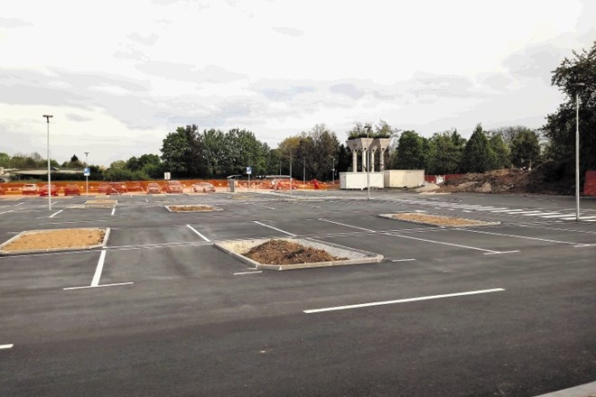 Predvidoma po prvomajskih praznikih bo končana ureditev parkirišča pri novih Žalah.