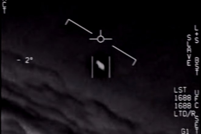 #video Pentagon objavil posnetke neznanih letečih predmetov