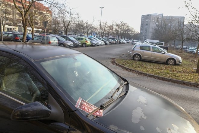 Parkiranje v mestnih občinah od ponedeljka ponovno plačljivo