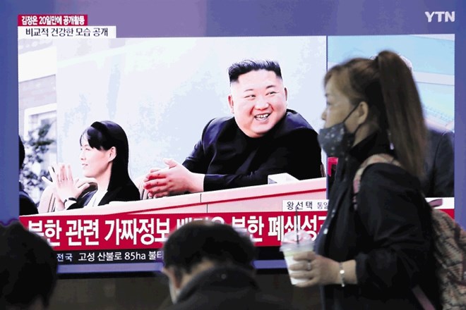 Severnokorejski predsednik Kim Jong Un se je po tritedenski odsotnosti konec tedna znova pojavil v javnosti.