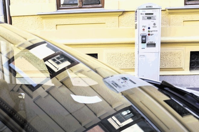 Čeprav je bilo od 15. marca do 4. maja parkiranje v Ljubljani brezplačno, so abonenti za ta čas prejeli položnice s polno...