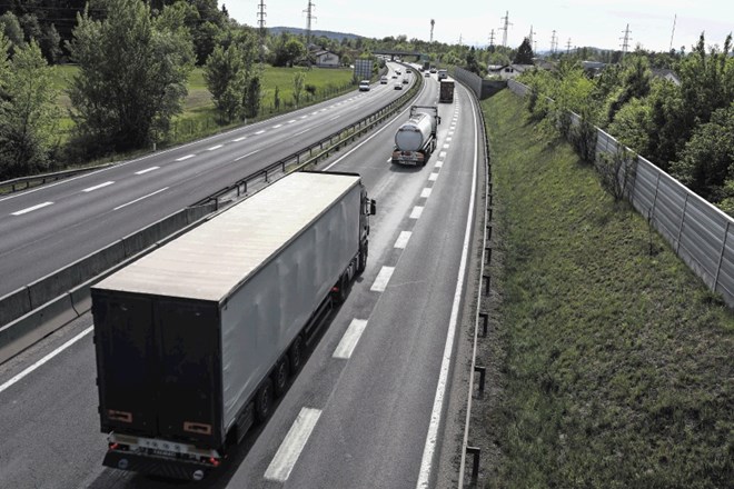 Ministrstvo za infrastrukturo podpira širitev avtoceste do Domžal, čeprav so na voljo tudi druge rešitve, ki bi omogočile...