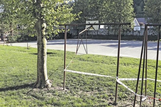 Igrišče ob Osnovni šoli Franca Rozmana Staneta so zgradili leta 1979.