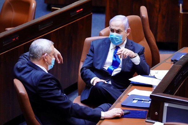 Beni Ganc (levo) in Benjamin Netanjahu (desno).
