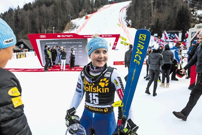 Najobetavnejša slovenska alpska smučarka Meta Hrovat bo imela znotraj reprezentance v prihodnji sezoni še boljše možnosti za...