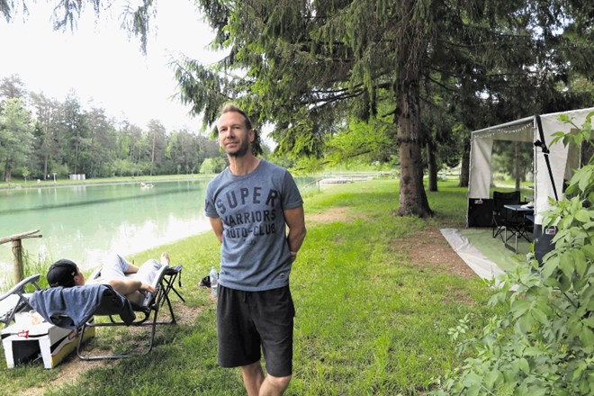 Kamp Šobec: Prvi pokoronski dopustnik je iz  kilometer oddaljenega naselja