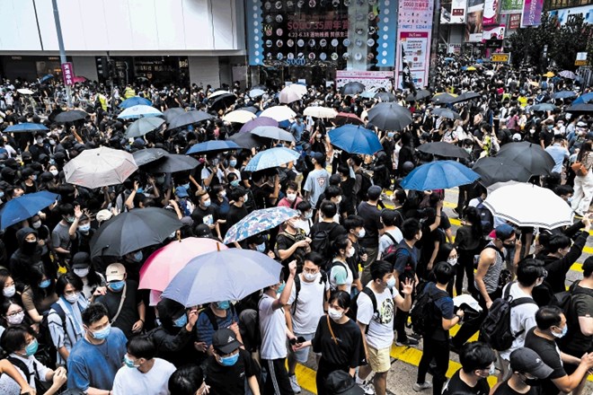 Protestniki na ulicah Hongkonga so ogorčeni, ker bo mogoče po novem zakonu nekoga preganjati za to, kar je dejal ali napisal...