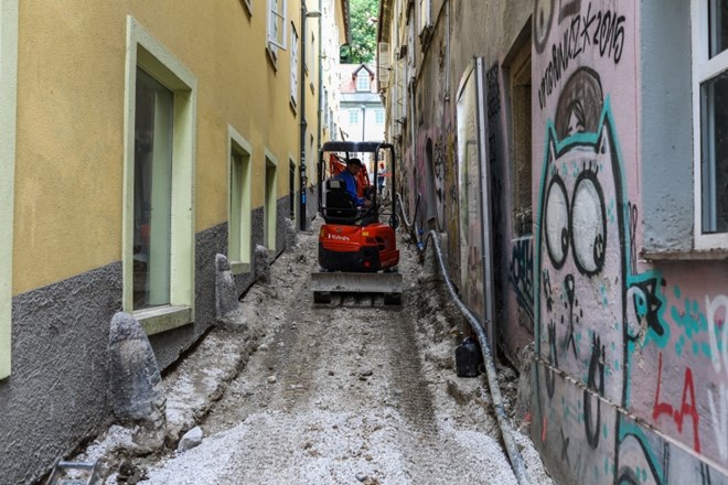 Zaradi prenove dostop na Ljubljanski grad po ulici Reber začasno ni mogoč.