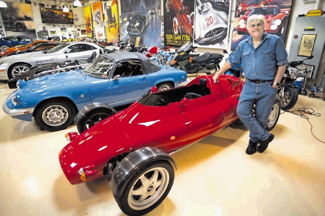 Jay Leno je svoj prvi avto kupil pri 14 letih, danes  ima v svoji zbirki 181 avtomobilov  in 160 motorjev.