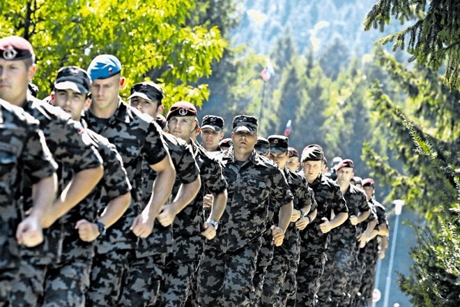S spremembami zakona o obrambi želijo na obrambnem ministrstvu poklic vojaka narediti privlačnejši.
