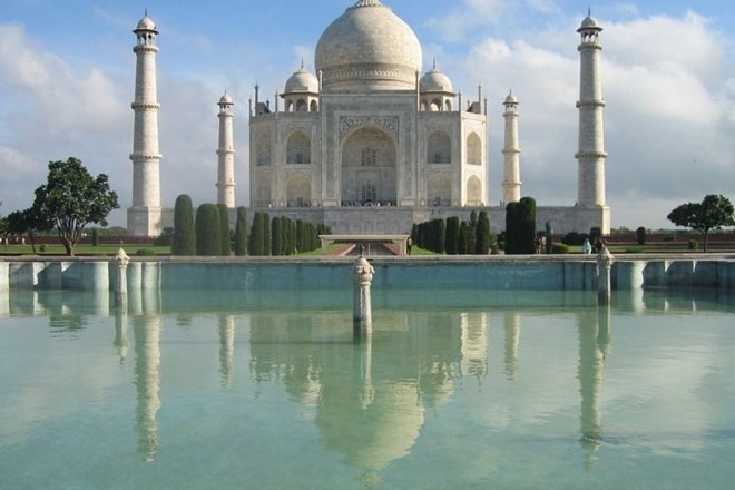 Neurje poškodovalo Tadž Mahal
