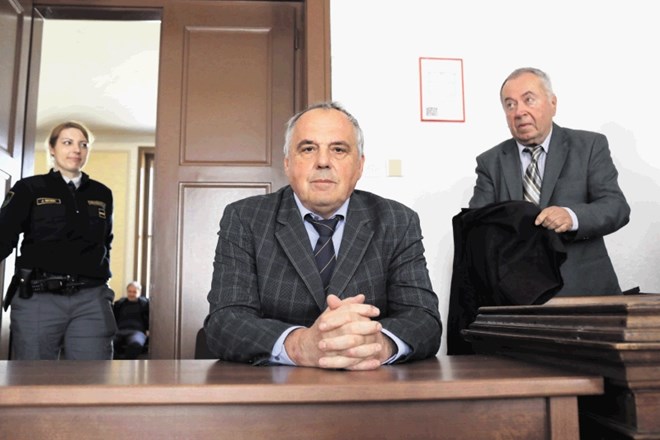 Milka Noviča (v ospredju, desno zagovornik Jože Hribernik) čaka še tretje sojenje na ljubljanskem okrožnem sodišču.