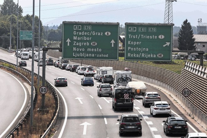 Na seznamu pomembnih državnih naložb je več cestnih projektov, med drugim razširitev avtoceste Koseze–Kozarje (na...